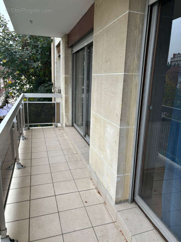 Appartement à LES PAVILLONS-SOUS-BOIS