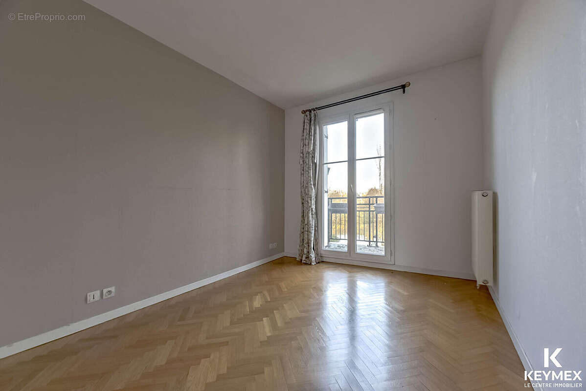 Appartement à VILLENEUVE-LA-GARENNE