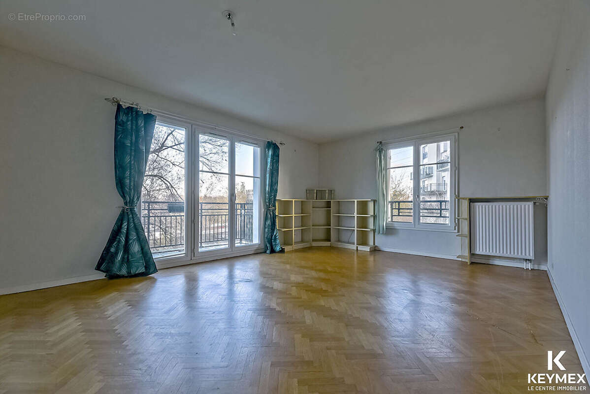 Appartement à VILLENEUVE-LA-GARENNE