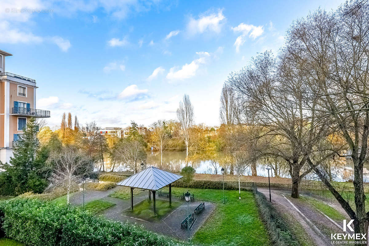 Appartement à VILLENEUVE-LA-GARENNE