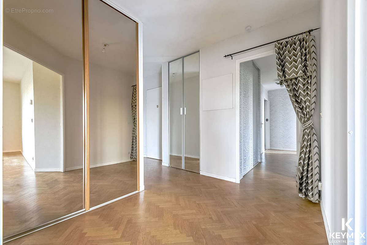 Appartement à VILLENEUVE-LA-GARENNE