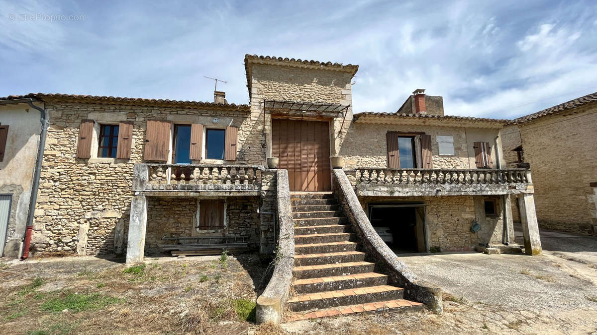 Maison à MENERBES