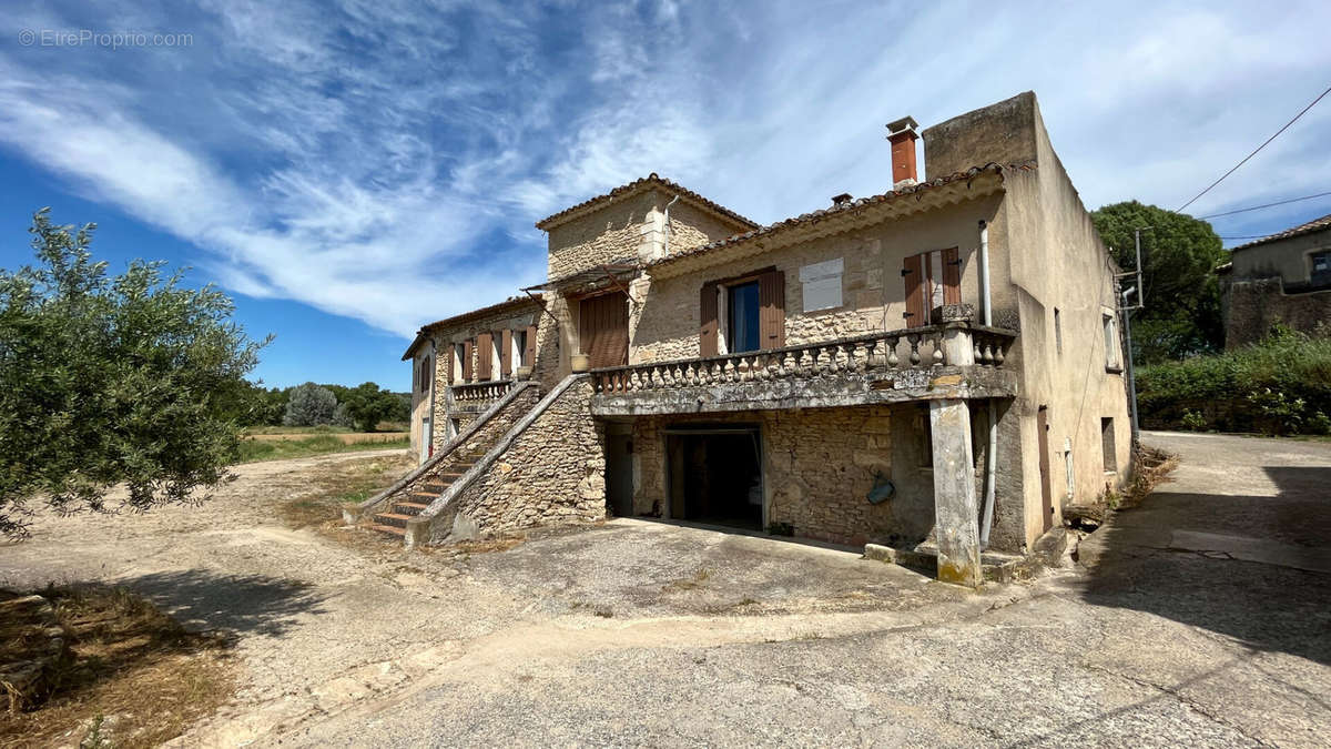 Maison à MENERBES