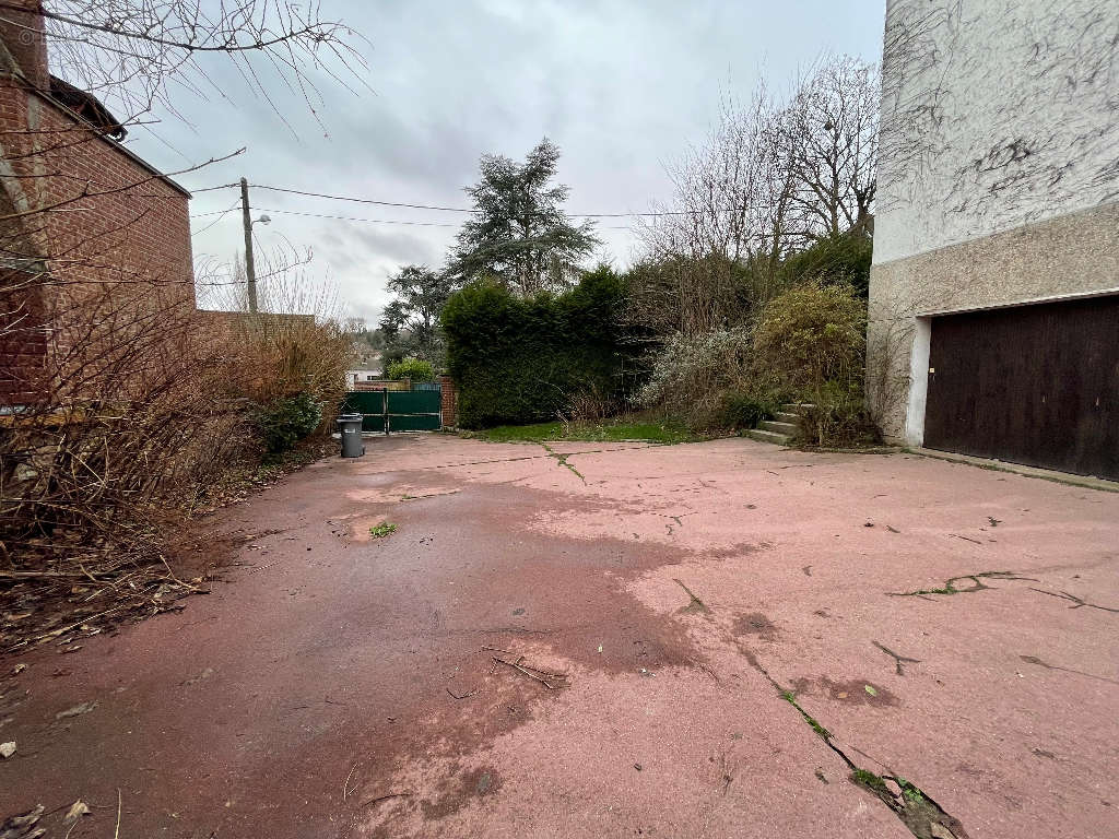 Parking à MONT-SAINT-AIGNAN