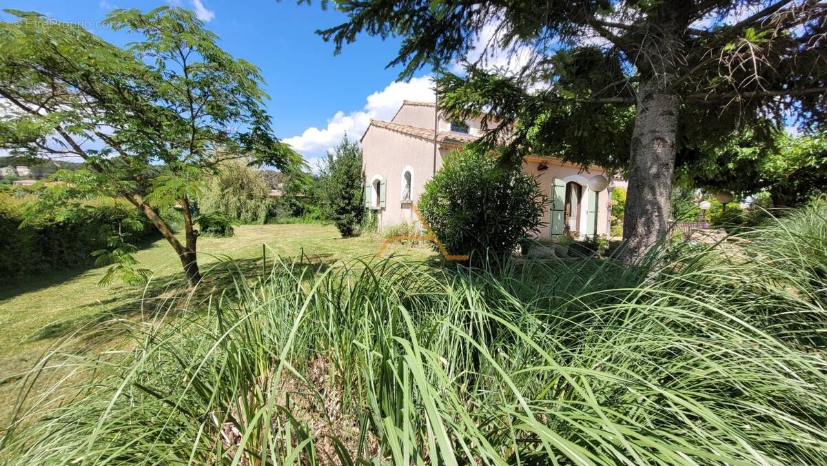 Maison à MONTBOUCHER-SUR-JABRON