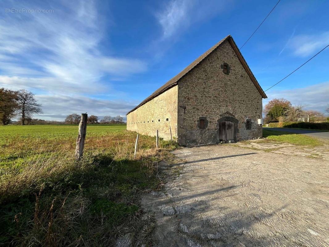 Batisse - Maison à CHAMPAGNAC