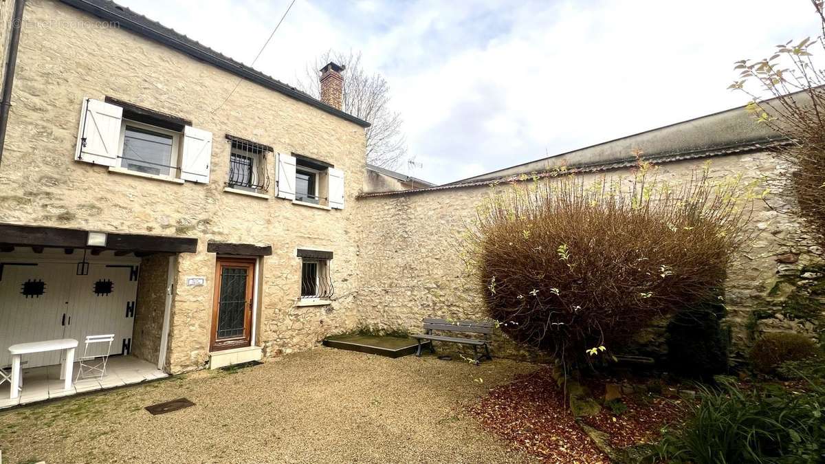 Maison à MEZY-SUR-SEINE