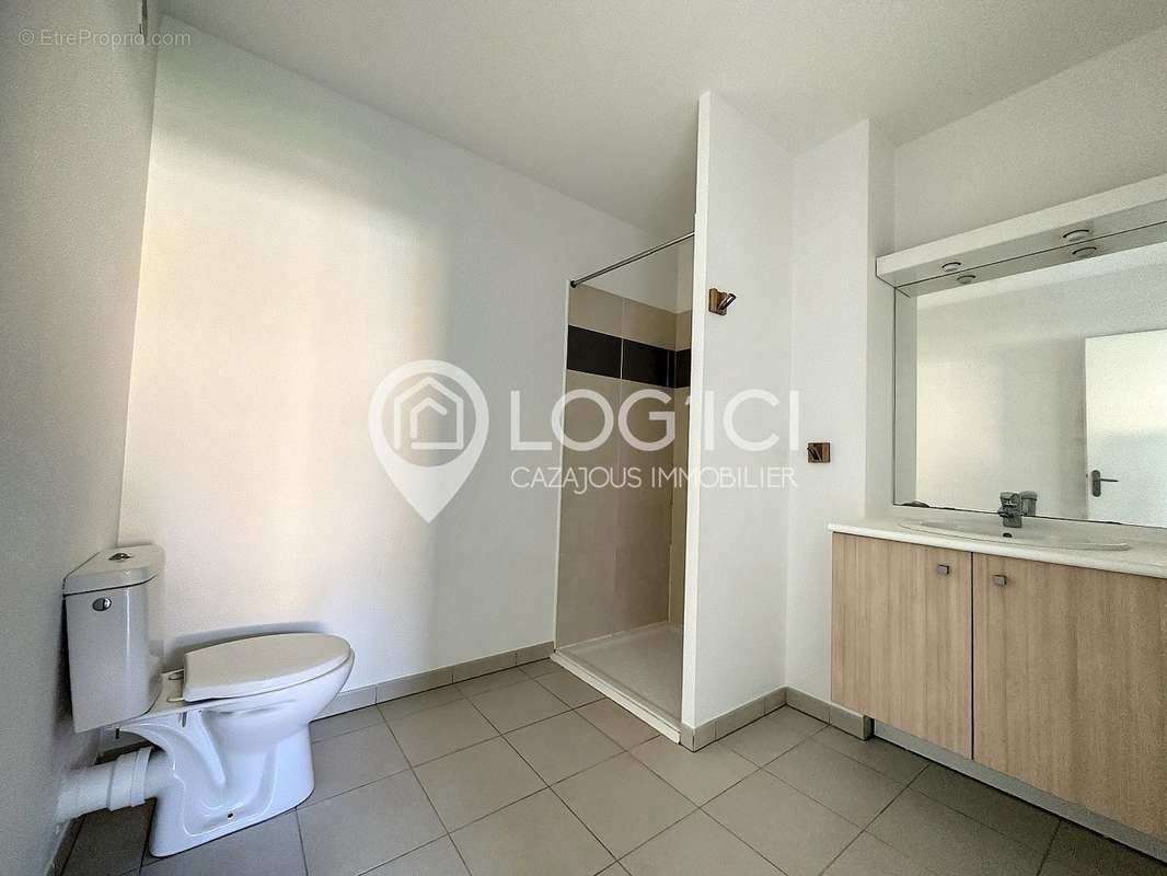 Appartement à NAY