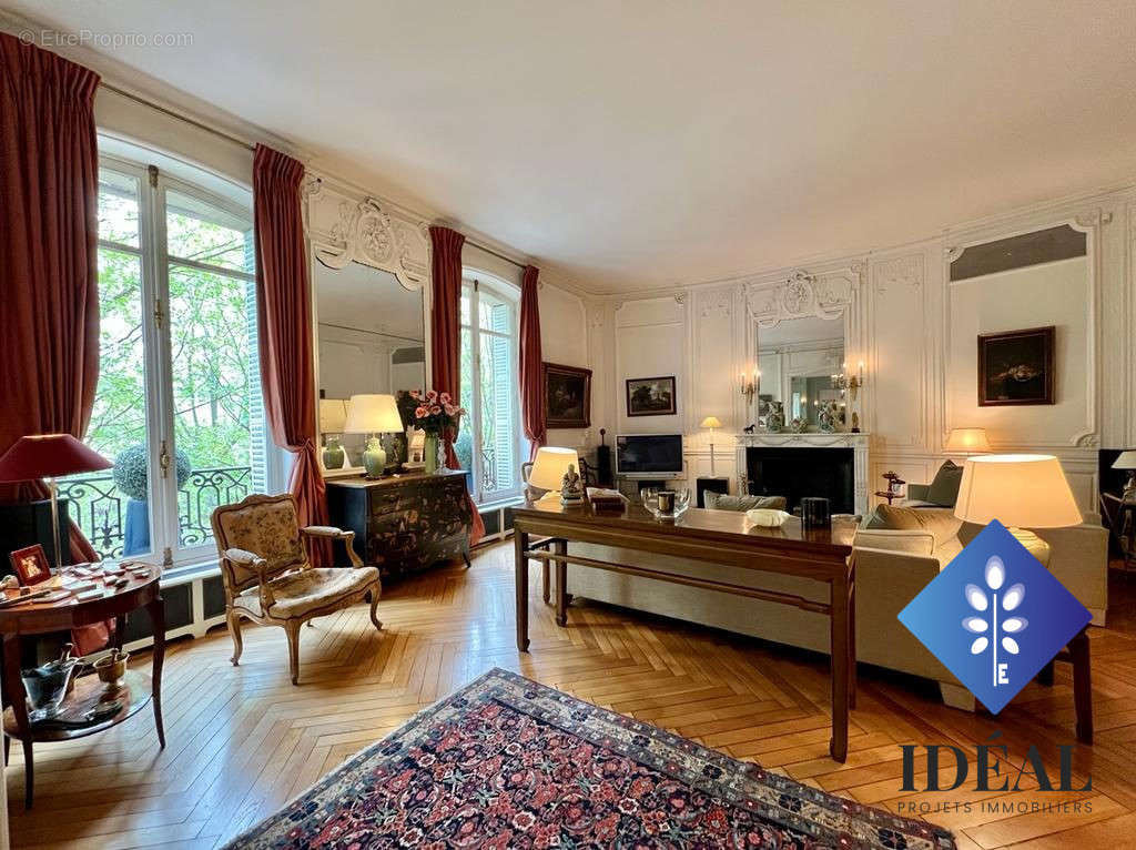 Appartement à PARIS-17E