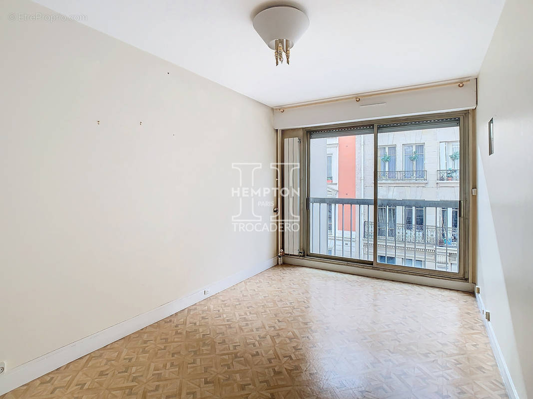 Appartement à PARIS-16E