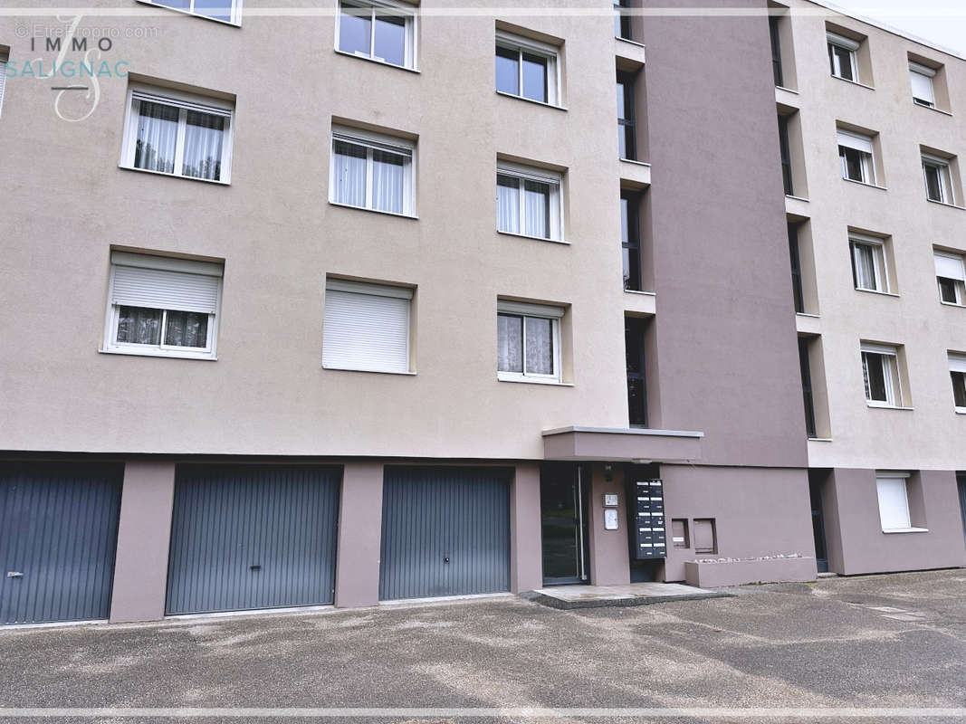 Appartement à SAINT-DENIS-LES-BOURG