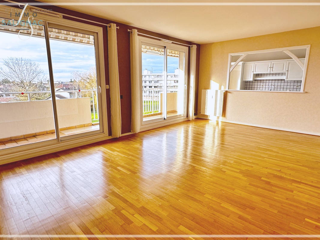 Appartement à SAINT-DENIS-LES-BOURG