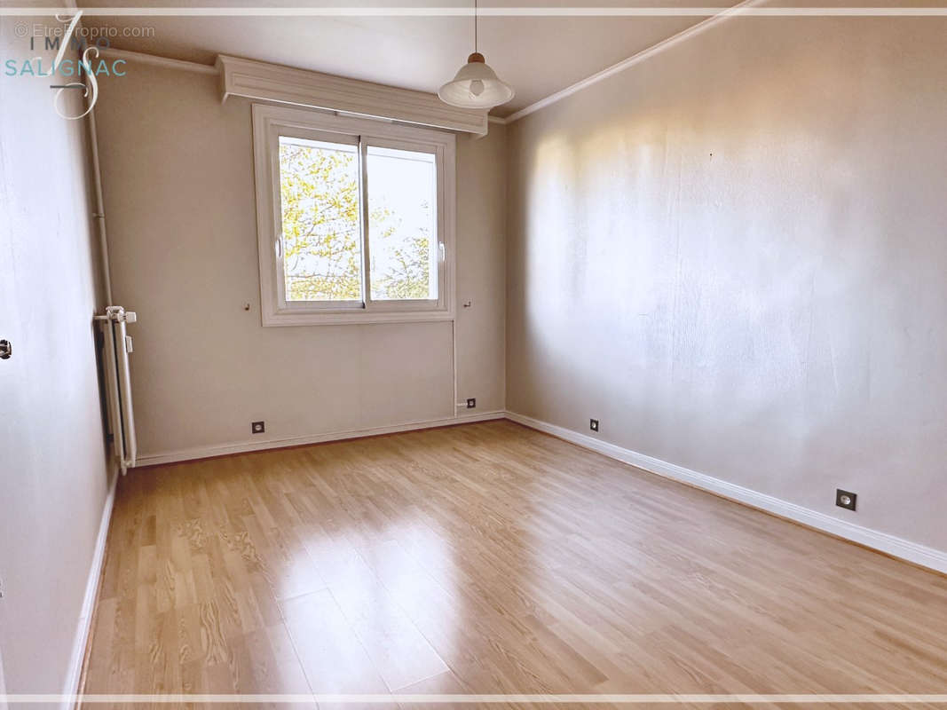 Appartement à SAINT-DENIS-LES-BOURG