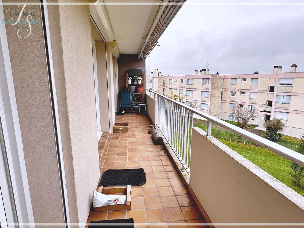 Appartement à SAINT-DENIS-LES-BOURG