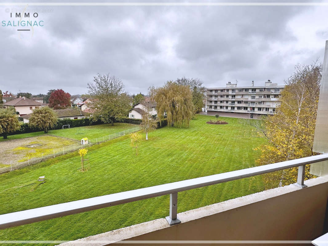 Appartement à SAINT-DENIS-LES-BOURG