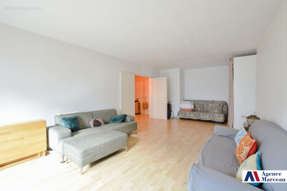 Appartement à COURBEVOIE