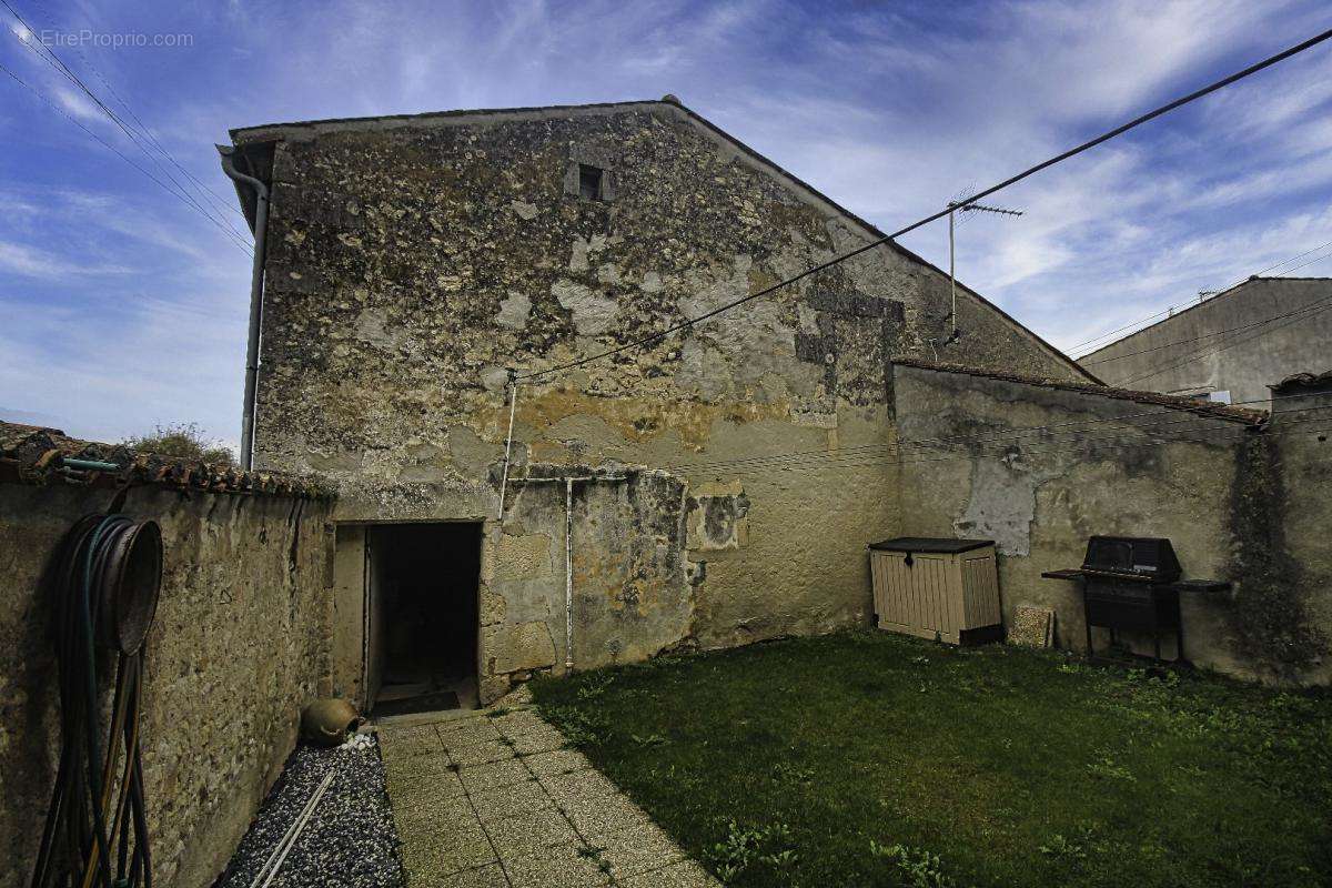 Maison à SAINT-JEAN-D&#039;ANGELY