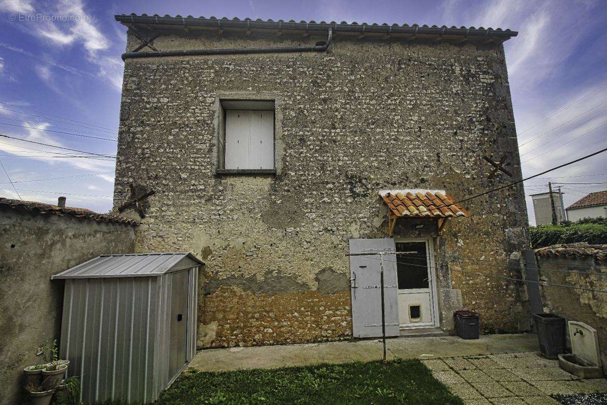 Maison à SAINT-JEAN-D&#039;ANGELY