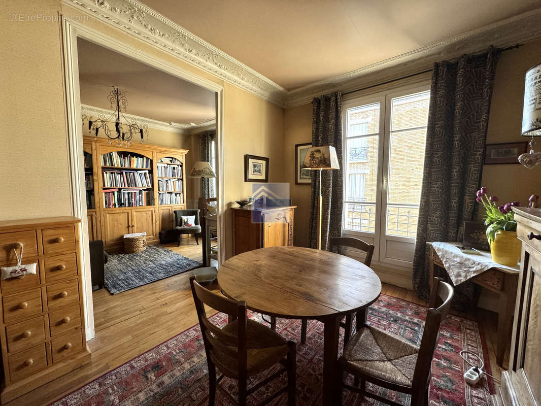 Appartement à COURBEVOIE