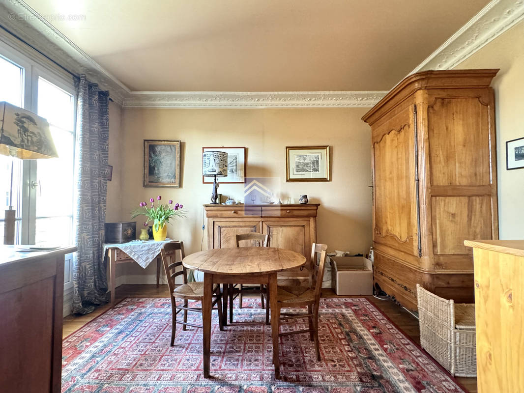 Appartement à COURBEVOIE