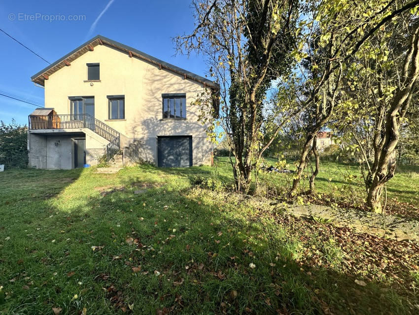 Maison à CHAPDES-BEAUFORT