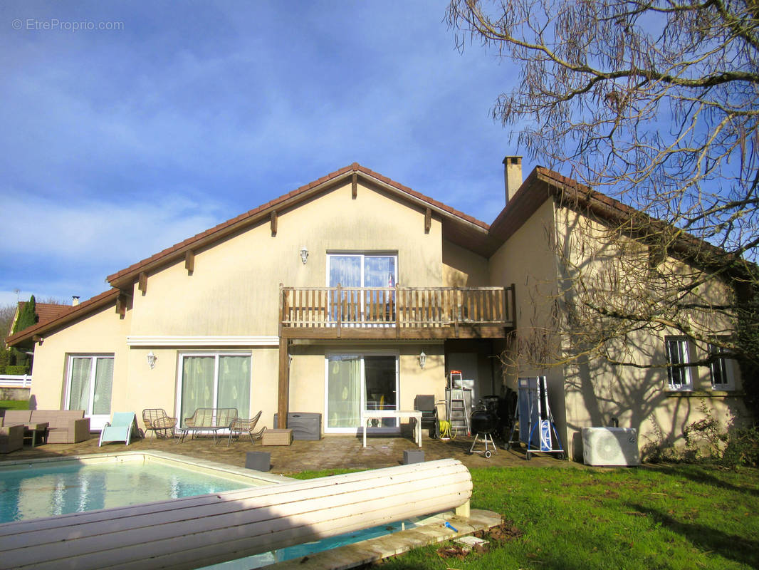 Maison à COUSSAC-BONNEVAL