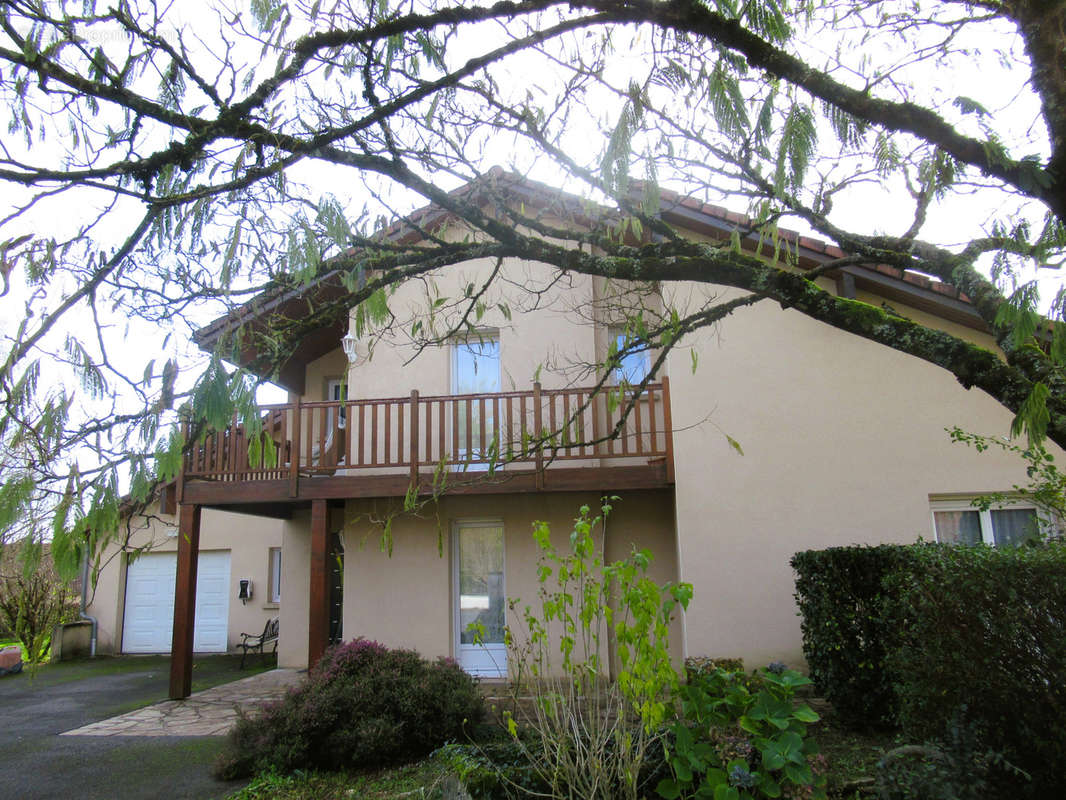 Maison à COUSSAC-BONNEVAL