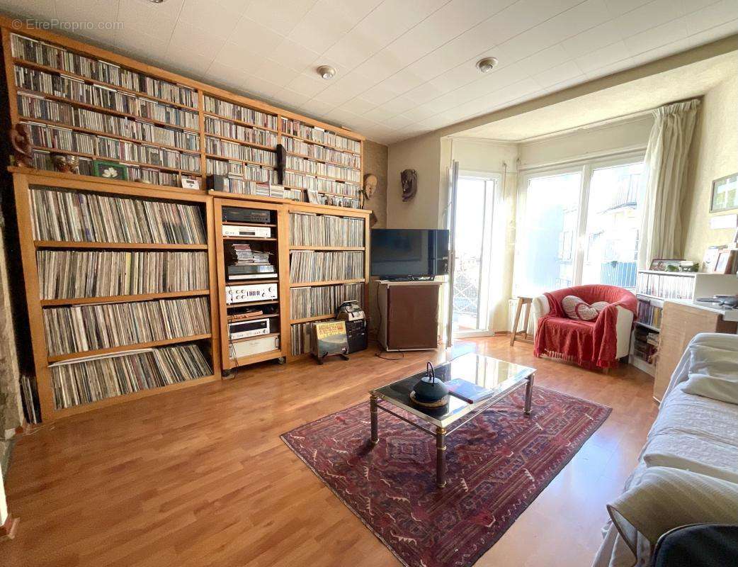 Appartement à MARSEILLE-5E