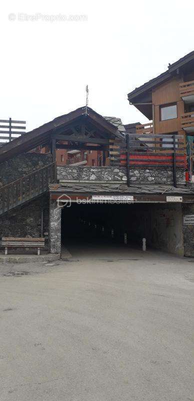 Parking à LES AVANCHERS-VALMOREL