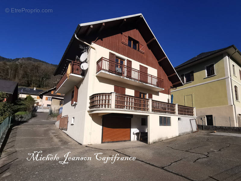 Appartement à SAINT-GEORGES-DES-HURTIERES