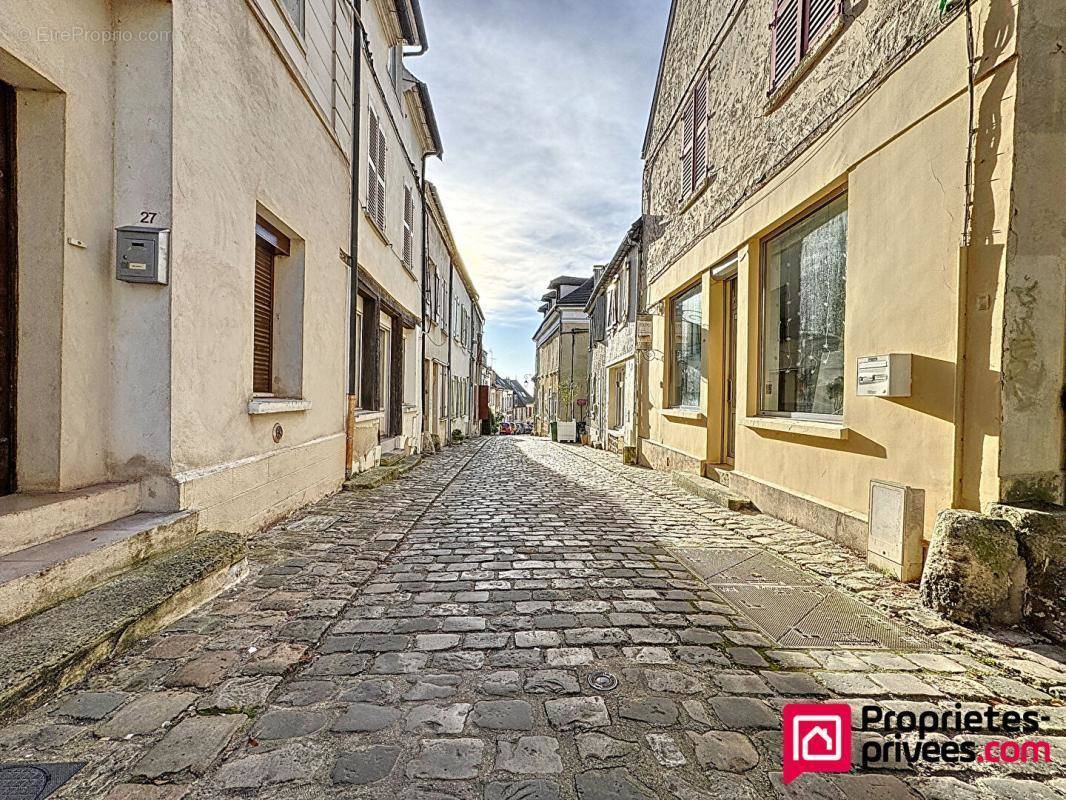 Appartement à NEAUPHLE-LE-CHATEAU