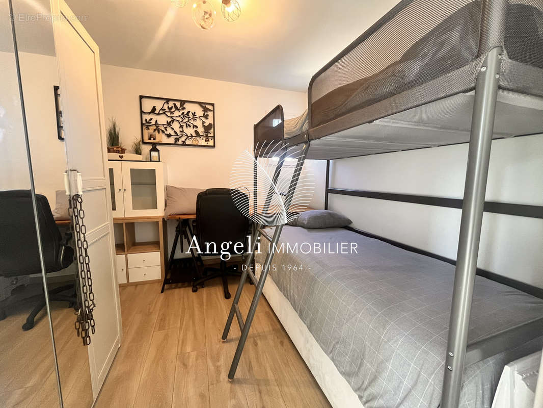 Appartement à ROQUEBRUNE-SUR-ARGENS