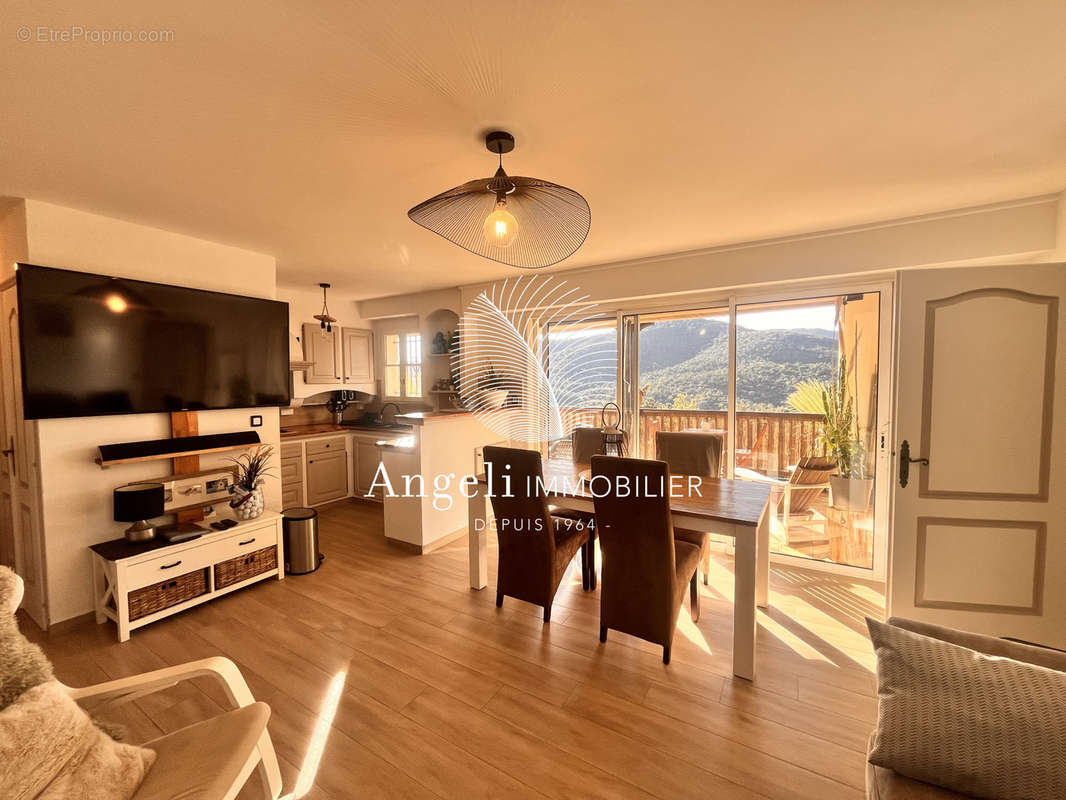 Appartement à ROQUEBRUNE-SUR-ARGENS