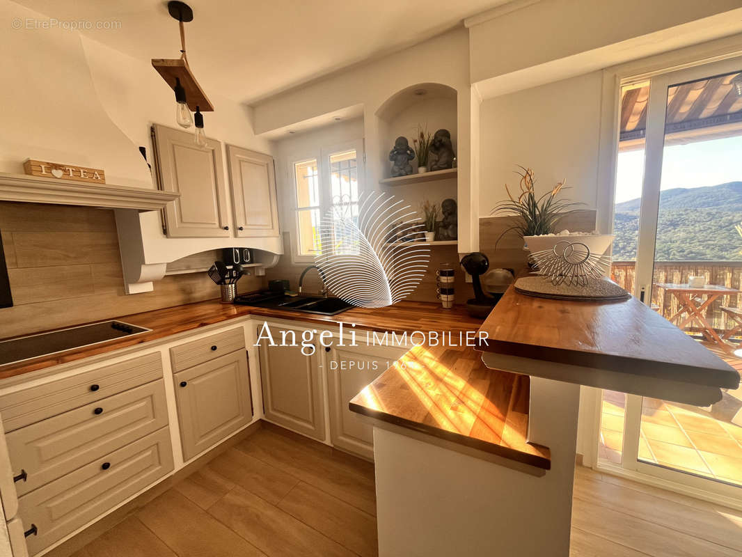 Appartement à ROQUEBRUNE-SUR-ARGENS