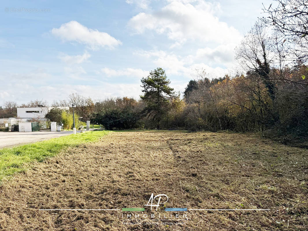 Terrain à MESSIGNY-ET-VANTOUX