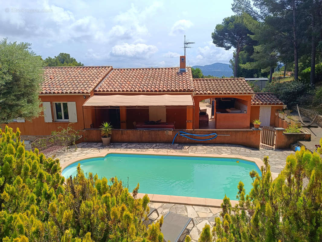 Maison à SAINT-CYR-SUR-MER