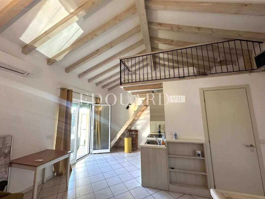 Appartement à EZE