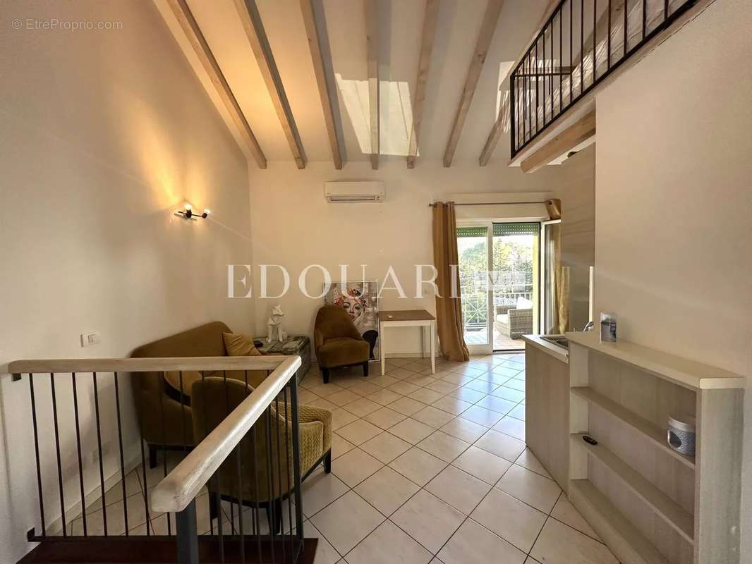 Appartement à EZE