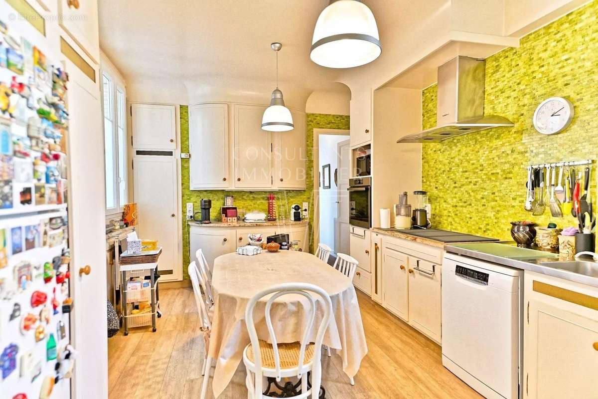 Appartement à NEUILLY-SUR-SEINE