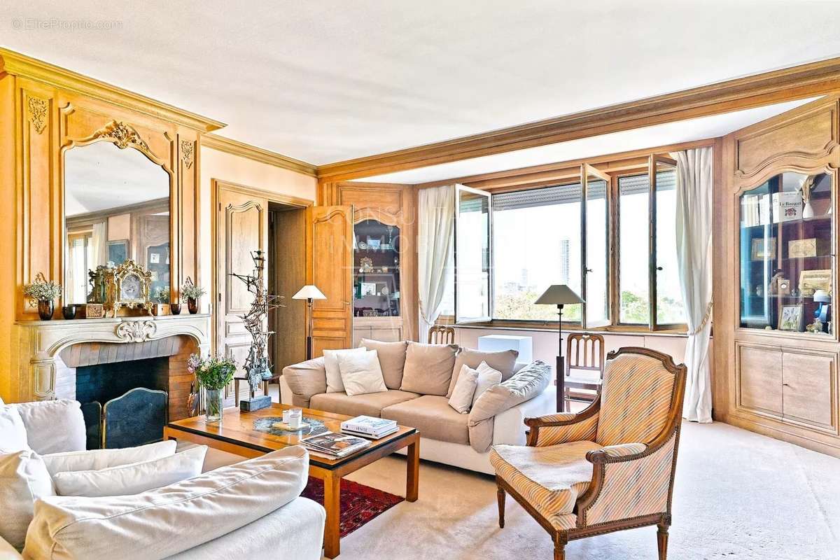 Appartement à NEUILLY-SUR-SEINE