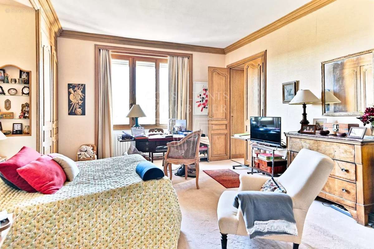 Appartement à NEUILLY-SUR-SEINE