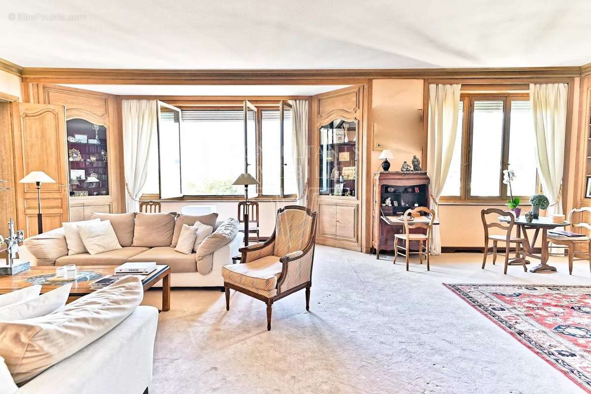 Appartement à NEUILLY-SUR-SEINE