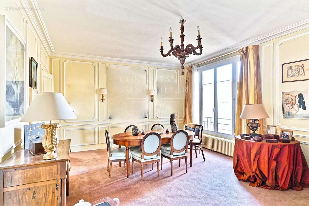 Appartement à NEUILLY-SUR-SEINE