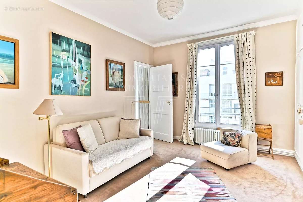 Appartement à NEUILLY-SUR-SEINE