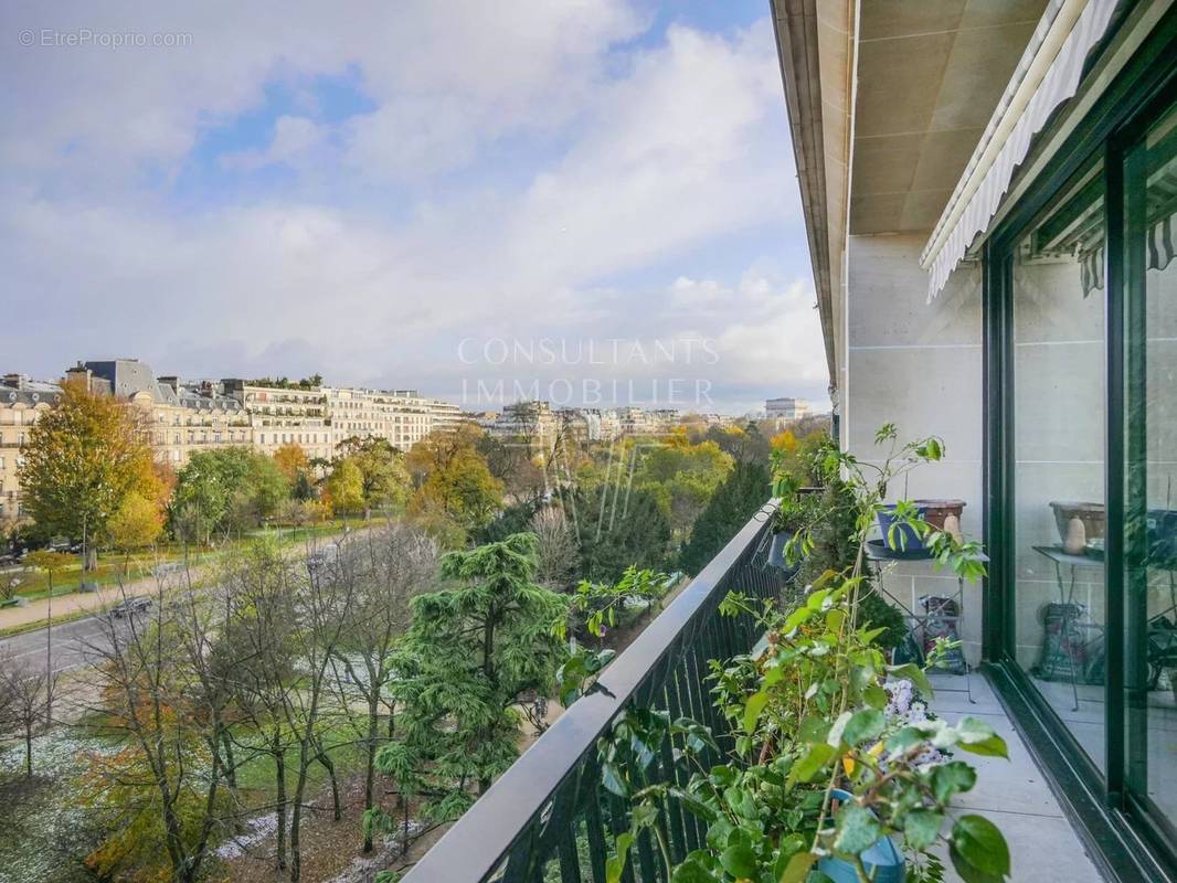 Appartement à PARIS-16E