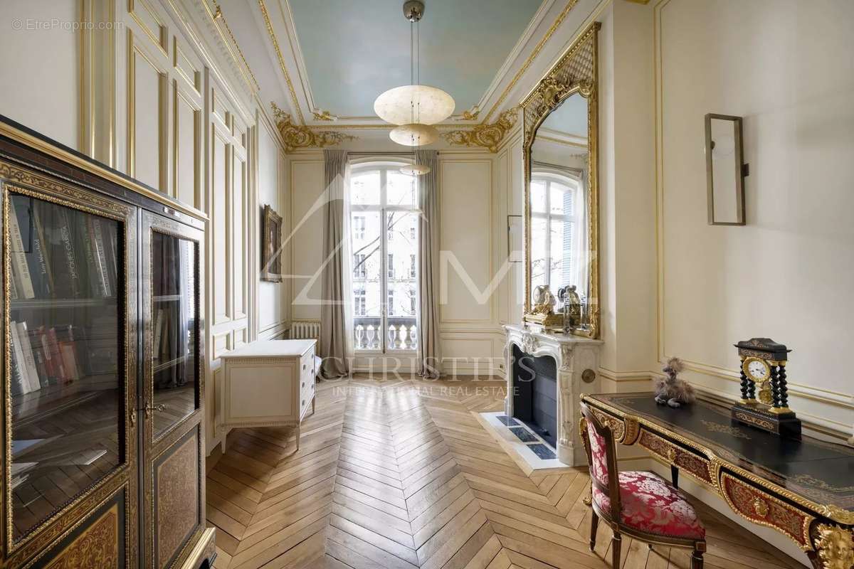 Appartement à PARIS-7E