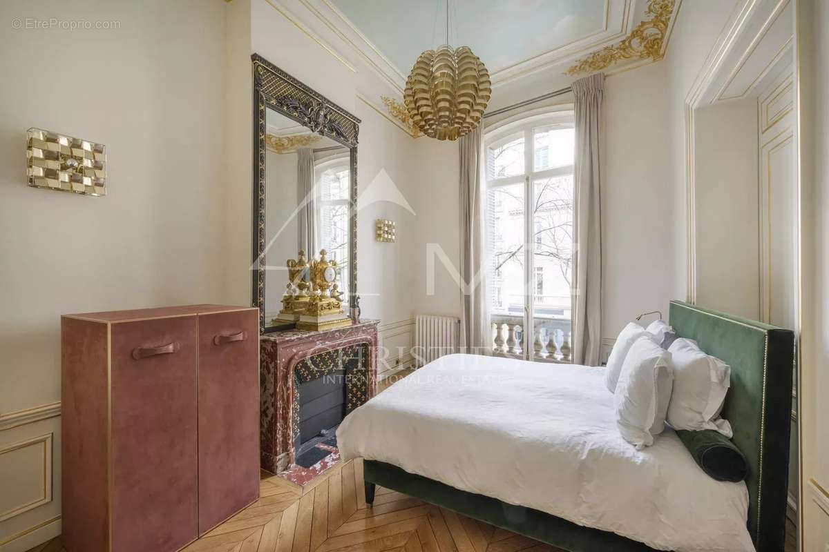 Appartement à PARIS-7E