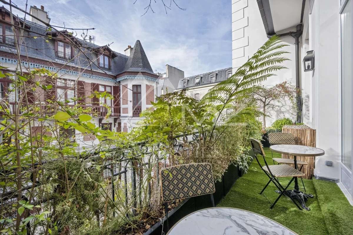 Appartement à PARIS-7E