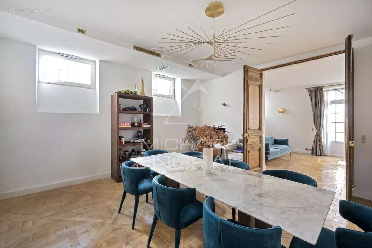 Appartement à PARIS-7E