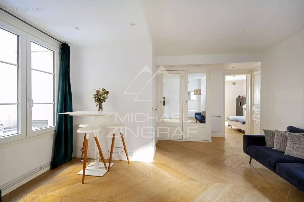 Appartement à PARIS-7E